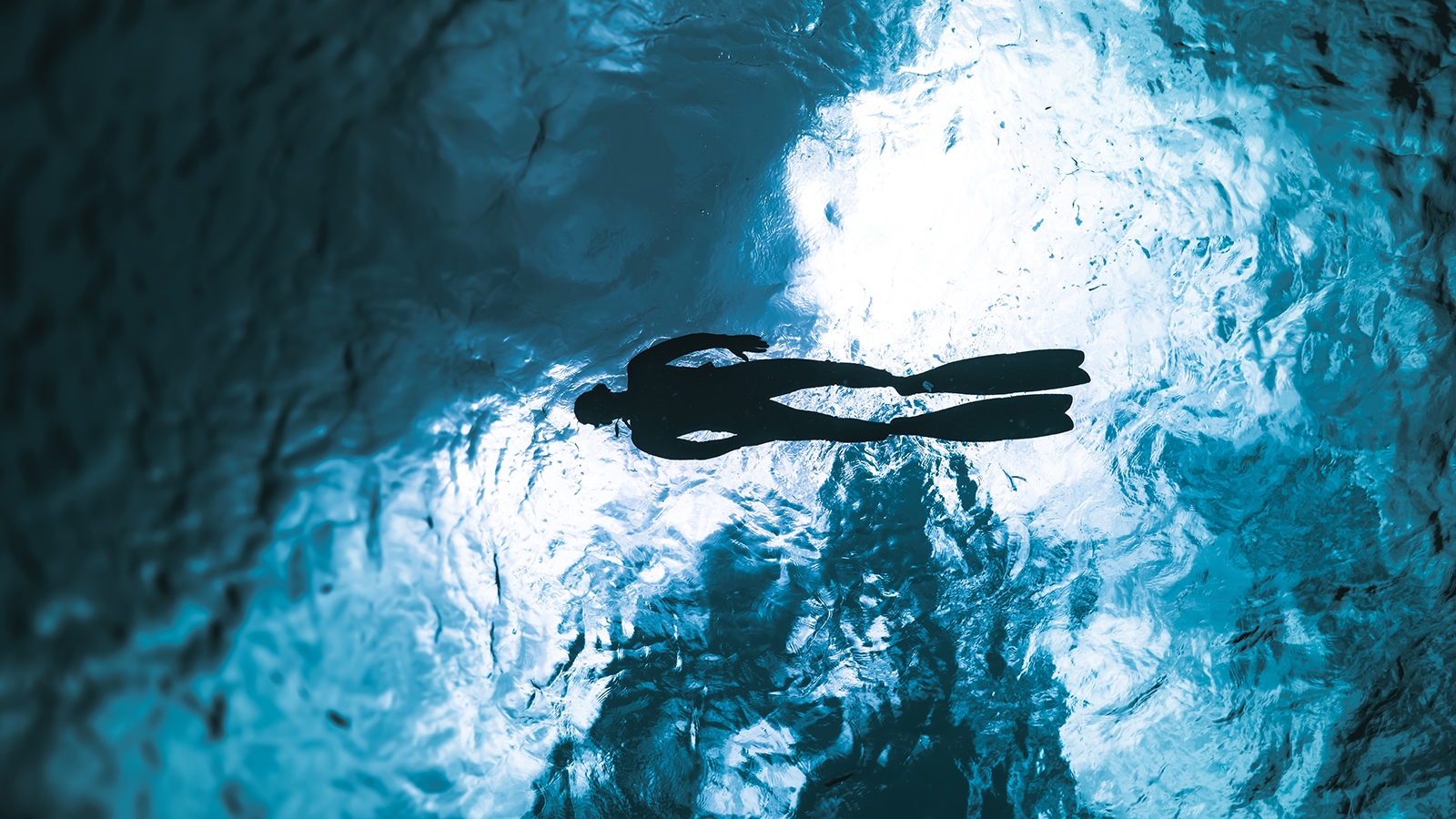 Solitary freediver counter lighting