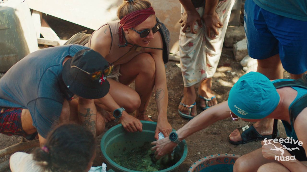 Visit to a traditional village with fabric dyeing in the morning
