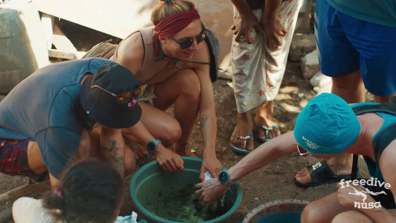 Visit to a traditional village with fabric dyeing in the morning